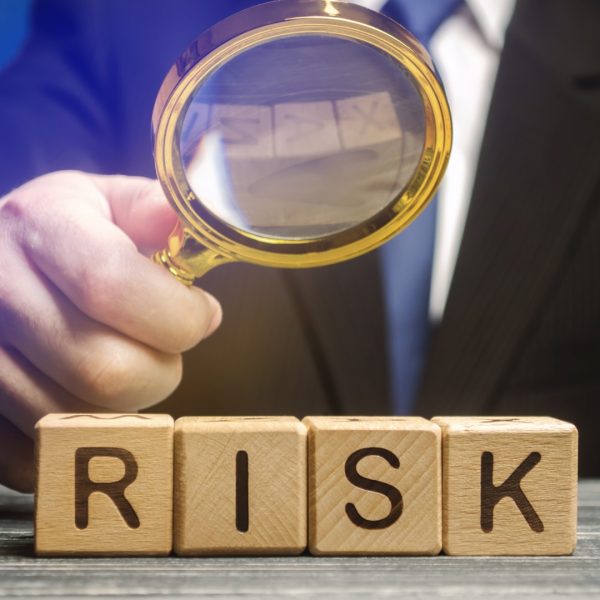 analyzing-risk-with-a-magnifying-glass-2026-01-08-23-20-08-utc (Large)